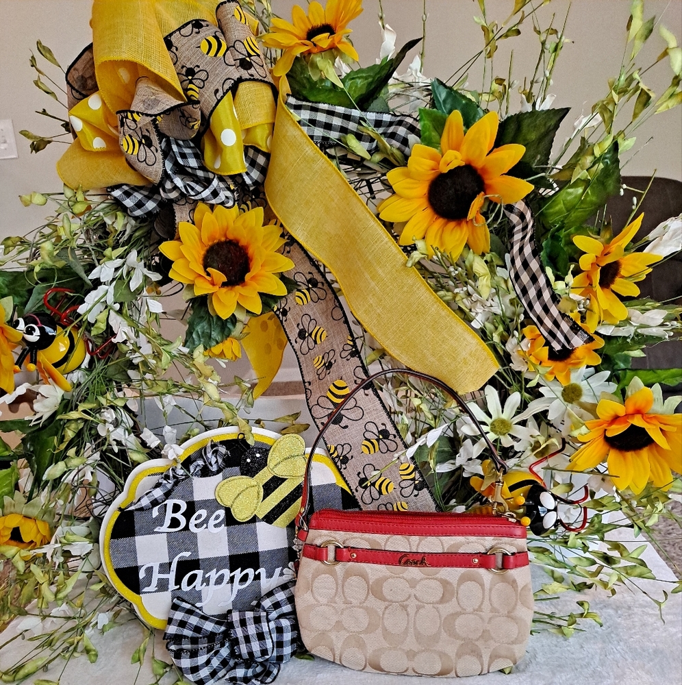 π π Coach Gallery Signature Medium Wristlet - Picture 2 of 6